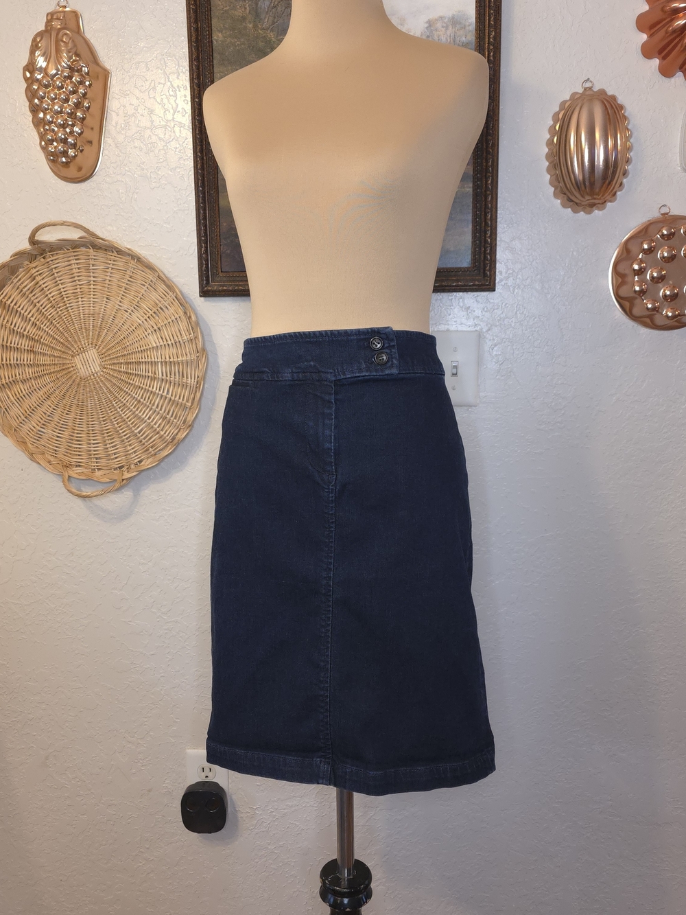 Talbots Size 4 Dark Wash Denim Pencil Skirt High Waist Button Detail Preppy